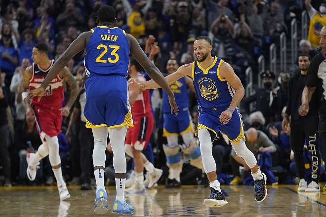 Stephen Curry on korvaamaton pelaaja Golden State Warriorsille